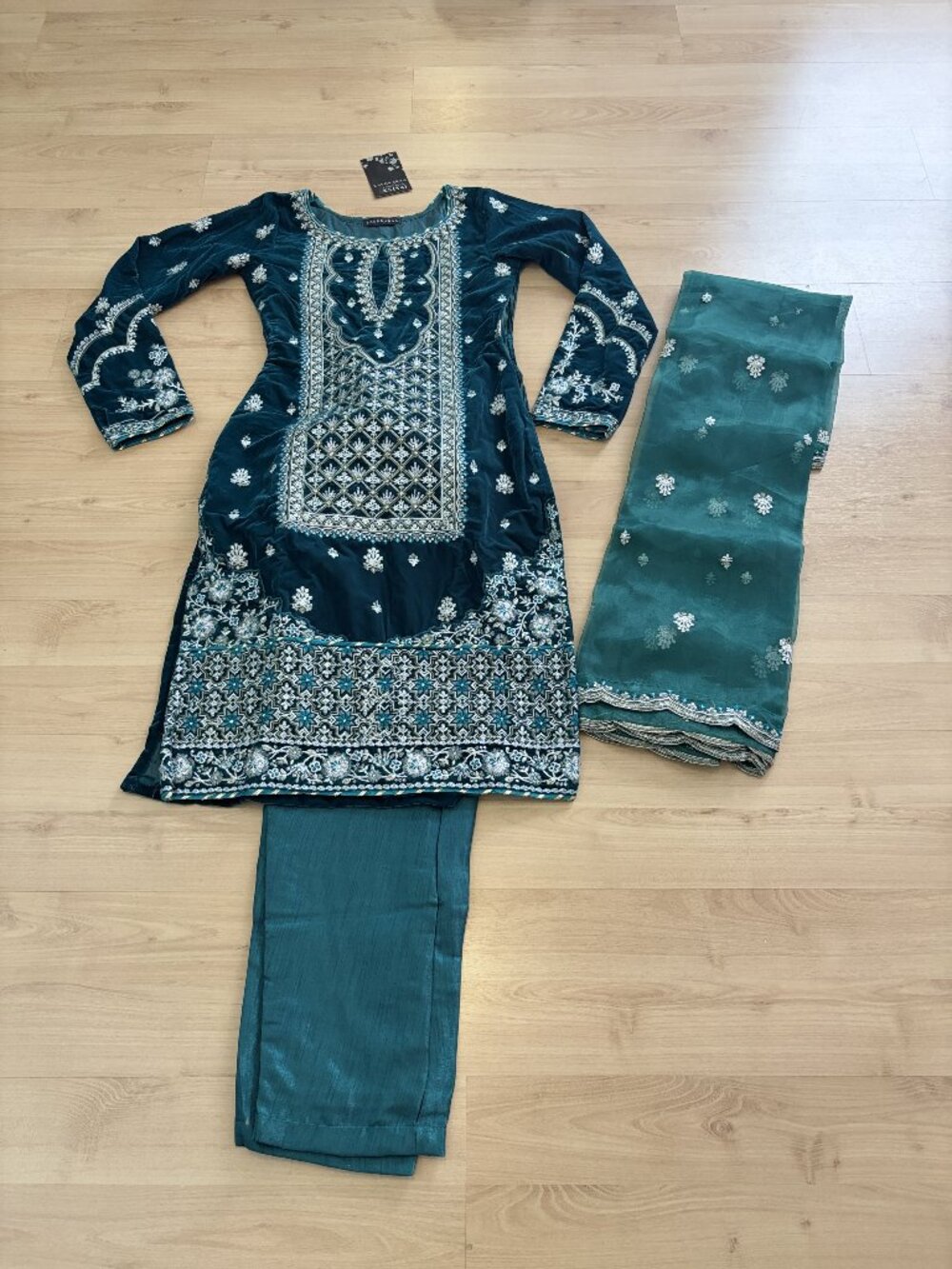 Lashkaraa Teal Green Velvet Pant Embroidered Suit, XS